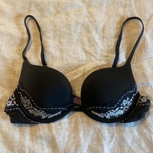 32B VS Push Up Bra